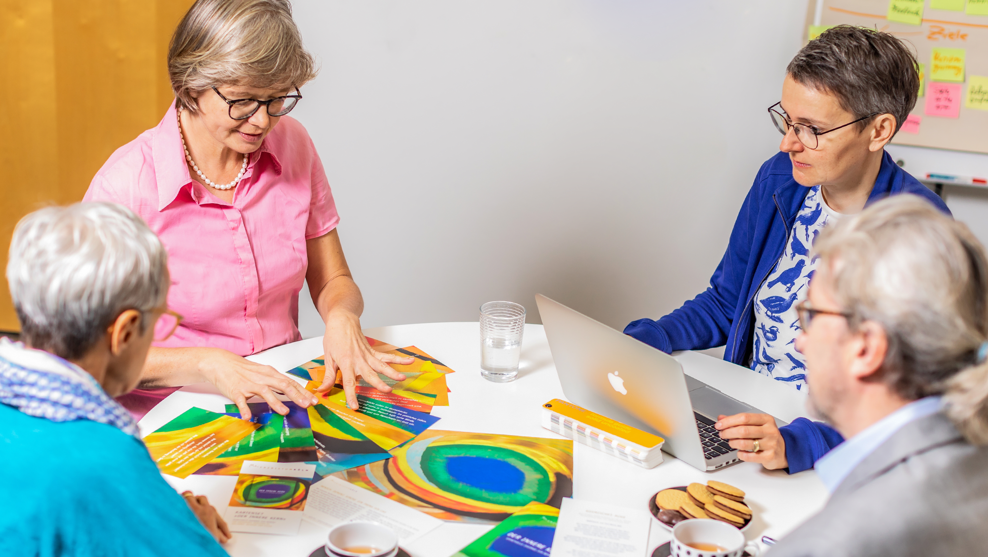 Sibylle Kamphuis und Susanne Kosub im Kundengespräch